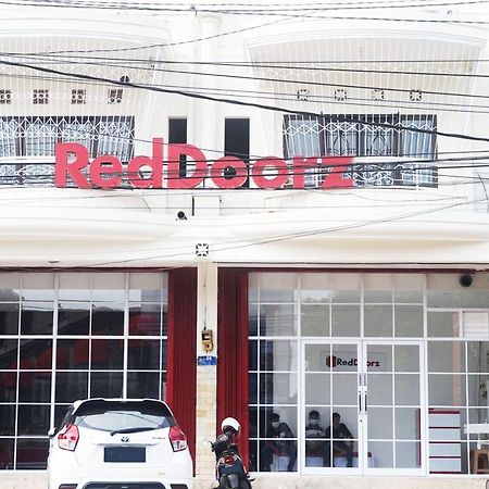 Reddoorz @ Jalan Tanjung Blitar Hotel Exterior foto