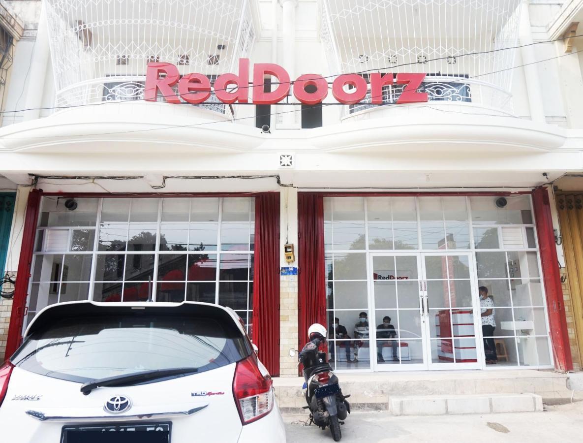 Reddoorz @ Jalan Tanjung Blitar Hotel Exterior foto