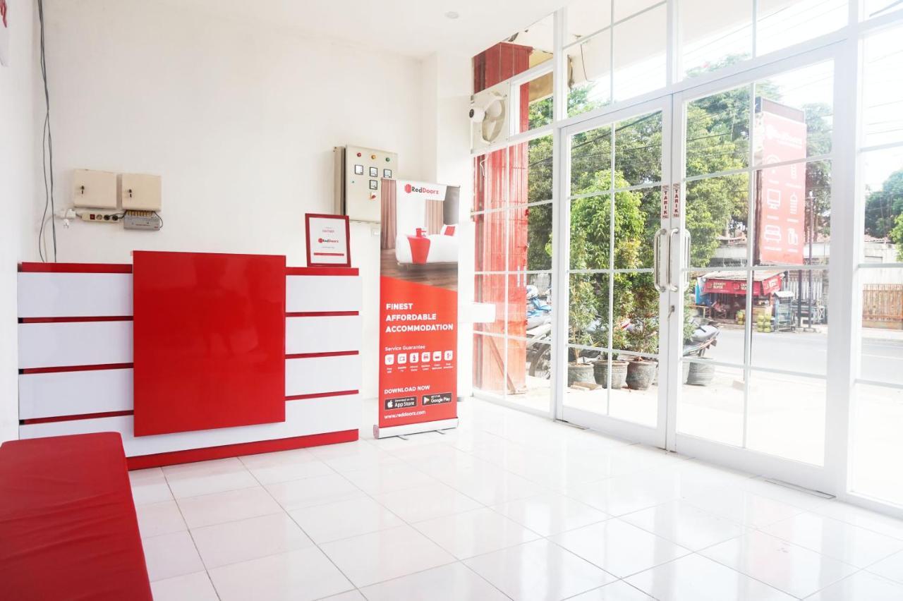 Reddoorz @ Jalan Tanjung Blitar Hotel Exterior foto